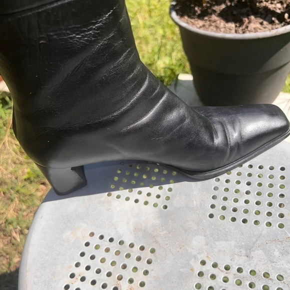 Stuart Weitzman7.5AA, rear zip closure, Black leather2.25” heel booties, - Picture 7 of 7